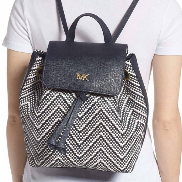 🌹SALE MICHAEL KORS Junie Chevron Leather Backpack - Picture 5 of 9